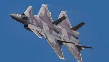 美国的担忧实现了?前盟友向中国买12架战机,还主动用人民币结算