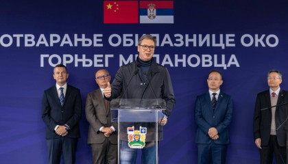 塞尔维亚三十二万抗议者怒吼:武契奇该下台!武契奇在震荡中能否稳住政权?