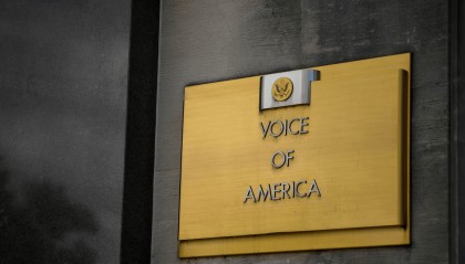 美法院裁定重启美国之音:随意关闭违宪