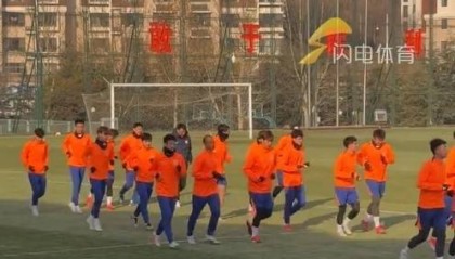 鲁媒:泰山队亚冠赛前训练五外援集结,刘彬彬、李源一、郑铮缺席