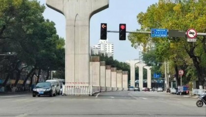 落马市委书记的“政绩工程”将被拆除,当地人戏称“纪念碑”