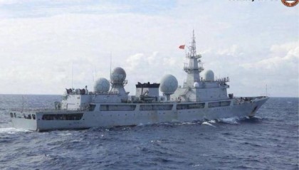 面对菲海警的驱逐,中国侦察船不语,舰载机起飞,直接4个字定性