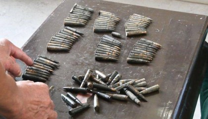 太原一公园为游客打捞手机时意外发现100多发步枪子弹,警方介入调查