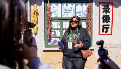 “贫穷是我们共同的敌人!”非洲10国媒体人热议中非减贫合作