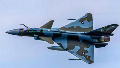 歼10CE凌空打爆阵风,法国、印度都来找中国算账?解放军不惯着