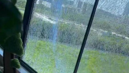 杭州业主家住11楼,突然听到一声巨响!近两月这类维修暴增,“平均一天一块,有点惊人”