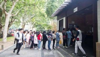 女厕所总是排队?全国政协委员周世虹建议从设计端改革