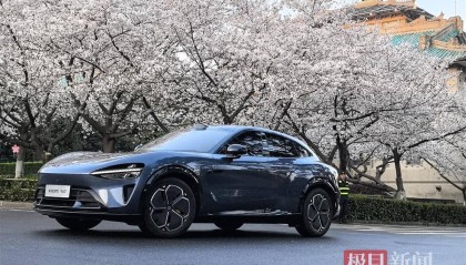 雷军有多努力,跟了他一天的保安说……