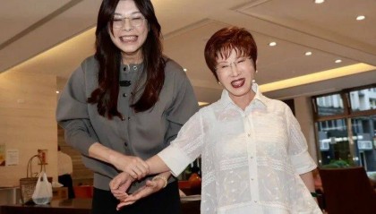 到底支持谁当党主席?当着郑丽文的面,洪秀柱说出了自己的答案