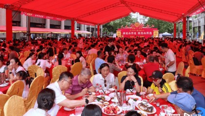 广州“土豪村”卖“龙船饭”,80元/位,菜单曝光!网友热议