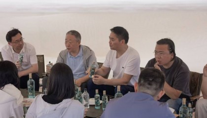 刘强东和洋河董事长沙漠喝酒,要搞啥事?
