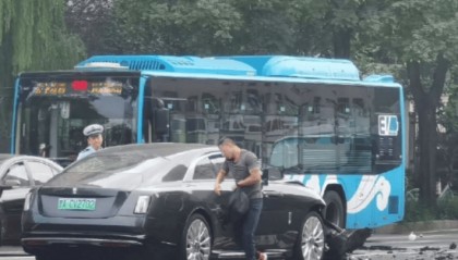 交警通报陈震劳斯莱斯事故!车辆或报废,维修费堪比车价?