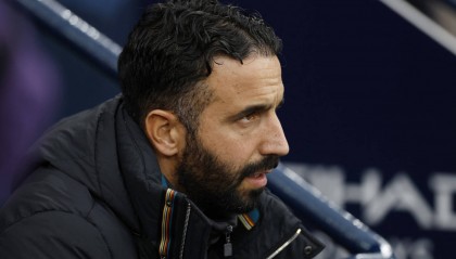 英媒:阿莫林拒改变战术引曼联球员不满 高层依旧支持他