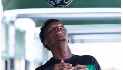 记者：布拉加等俱乐部有意18岁科特迪瓦中场塞宁