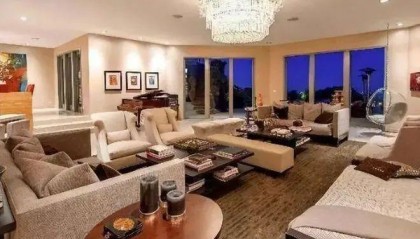 冯小刚洛杉矶两套豪宅被烧毁,损失金额超7000万?本人回应