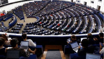 给脸不要脸?欧盟深夜致电中方,不到24小时,欧议员集体窜台