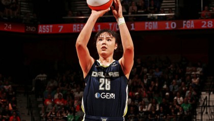 今年最强一战!李月汝11分9板创赛季新高:3次连线佩奇太精彩