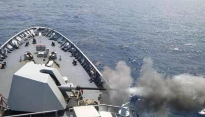 菲军自称3军舰在黄岩岛猛烈开火,还没让中国看见?