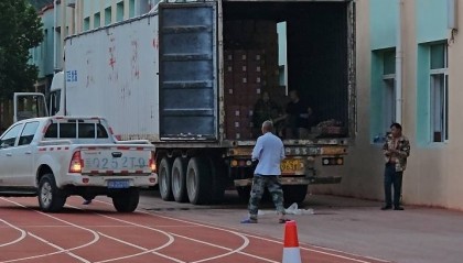 北京强降雨结束,预计8月3日再次降雨!饮用水、手电筒、保温壶等物资被送到安置点