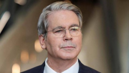 又输给了李成钢,贝森特承诺:美方不再考虑对华加征100%关税