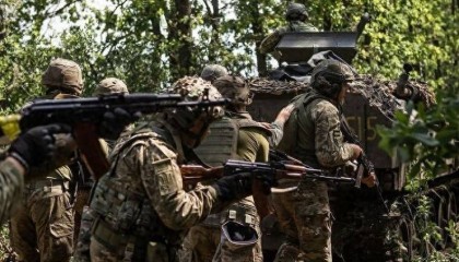 普京前往美国前,乌克兰5万大军集结边境,想复刻库尔斯克2.0?