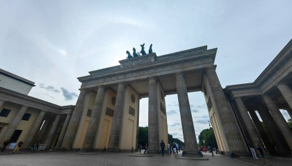 德国官员警告:美国“越顶”,欧洲处于“午夜前五分钟”!啥情况?