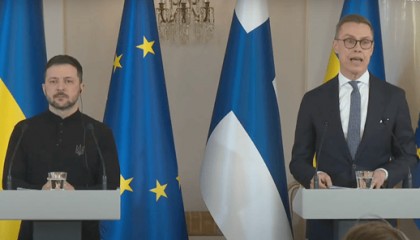 俄方要求美国停止对乌军援,泽连斯基回应:没人能影响美国,这是特朗普的个人决定