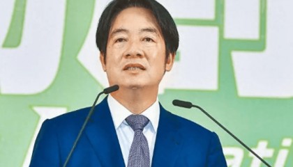 美航母刚走,解放军50架军机四面围台,岛内已经乱成一锅粥!