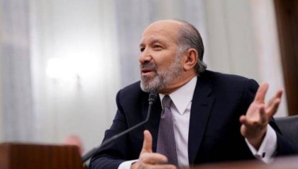 美商务部长:数百万工人将拧着小螺丝造iPhone