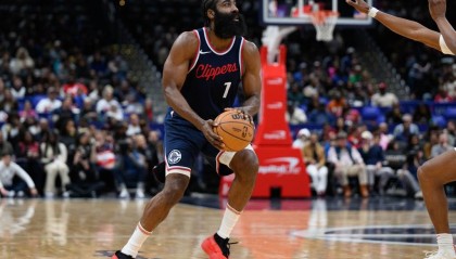 哈登:我已经完成了很多目标 但我仍然在追逐总冠军