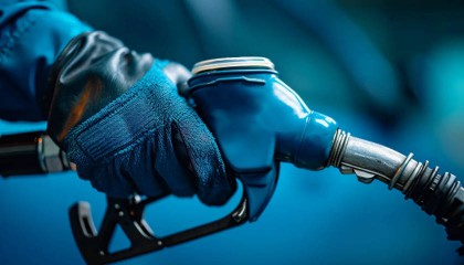 国内成品油价迎近三年最大跌幅,加满一箱油少花19元