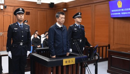 副部级郑洪,被查前1个月还在收钱