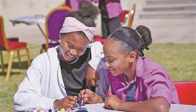 助力双方交往 搭建友谊桥梁(新时代中非合作)