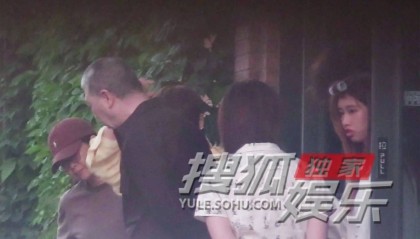 考古|冯小刚带女儿去陈思诚工作室!开个人账号还读影视专业,她也要“女承父业”吗?