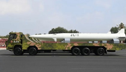 “惊雷-1”空基远程导弹震撼亮相,台退将:解放军“核三位一体”最后一块拼图拼上了