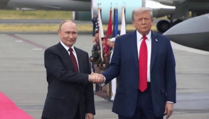 美俄会晤震动基辅,泽连斯基作重大让步,缓兵之计还是真心求和?