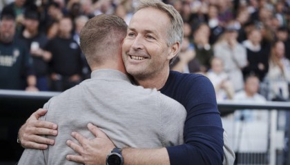 错判!足协评议:朱鹏宇被犯规应判点球,主裁维持不犯规决定错误