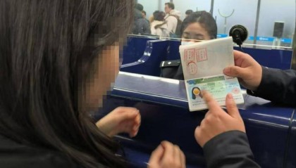 别因“颜值”误大事!用贴纸遮挡护照照片,或被拒绝入境