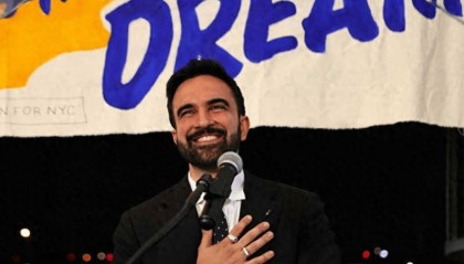 纽约市长：我就是移民，有本事把我赶走！特朗普：你接受恐怖分子资助，进监狱吧！