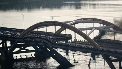 北京顺义潮白河大桥发生火情并部分坍塌,官方回应