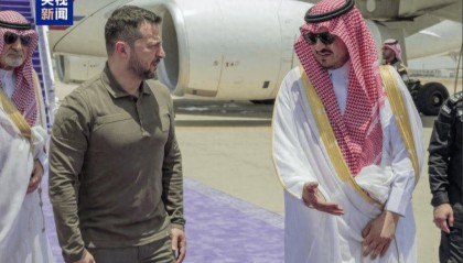 美乌会谈重启,割地求和在即?泽连斯基选择艰难,马斯克搅局成新变量!