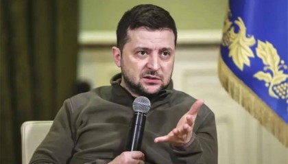 俄乌终于要停战了?73岁普京罕见披甲上阵,反手给乌一道选择题