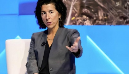 对华制裁果然不可行,卸任之际,雷蒙多终于说出实话!不简单