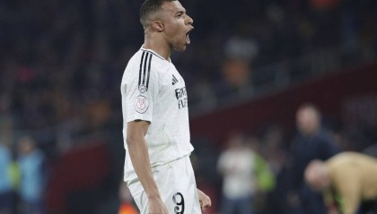 接过传奇号码!官方:姆巴佩改穿皇马10号球衣