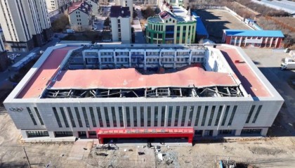 投资超5000万元的白城滑冰馆屋顶坍塌,施工质量疑有问题,使用方:平时里面有十来人,幸亏事发上班前一小时