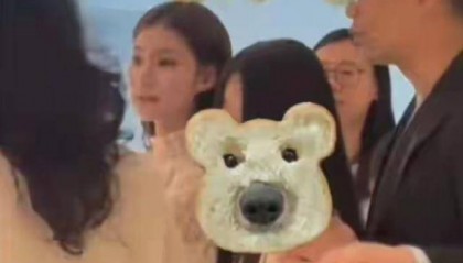 大S儿女回北京,张兰拉着小玥儿逛街,网友夸汪小菲好帅