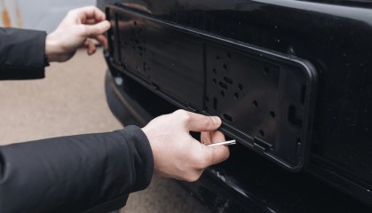 女子摇中“88888”车牌卖了280万元?涉事汽车经销商否认