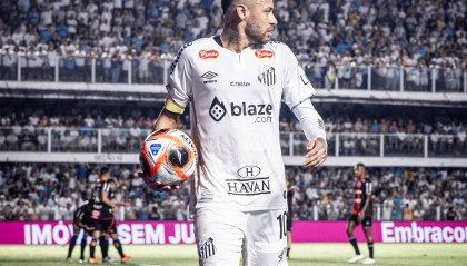 时隔4273天!内马尔再次为桑托斯出场 献回归母队首秀