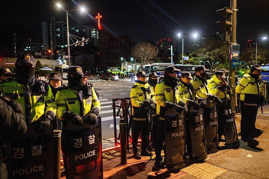 持续更新|韩国国会：即日起全面禁止国防部职员和警察出入国会