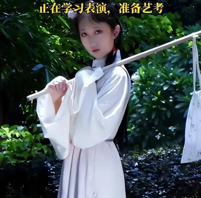 17岁少女神似林黛玉，艺考惊艳评委，网友惊呼：陈晓旭重生！